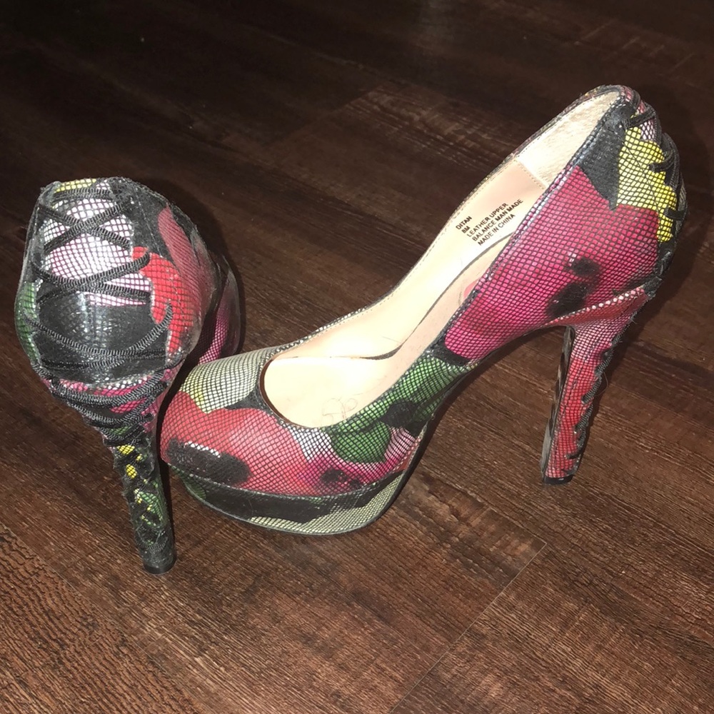 Sexy floral print pumps!